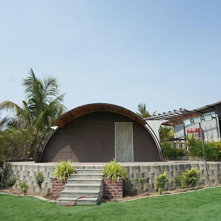 Palm Beach Resort Valsad Exterior foto