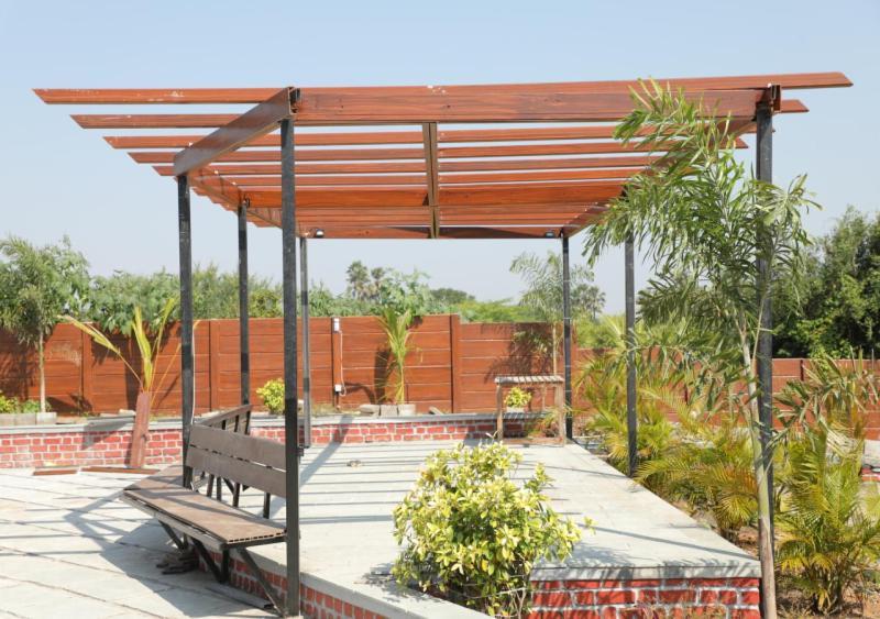 Palm Beach Resort Valsad Exterior foto