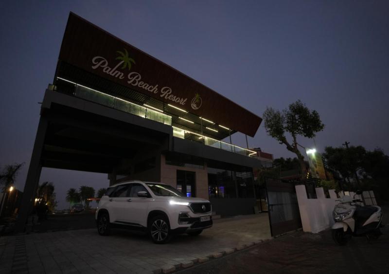 Palm Beach Resort Valsad Exterior foto